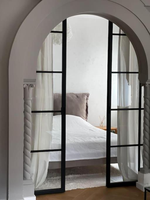 בוקרשט Stunning 1Bd Flat With 50M2 Terrace In The City Center מראה חיצוני תמונה